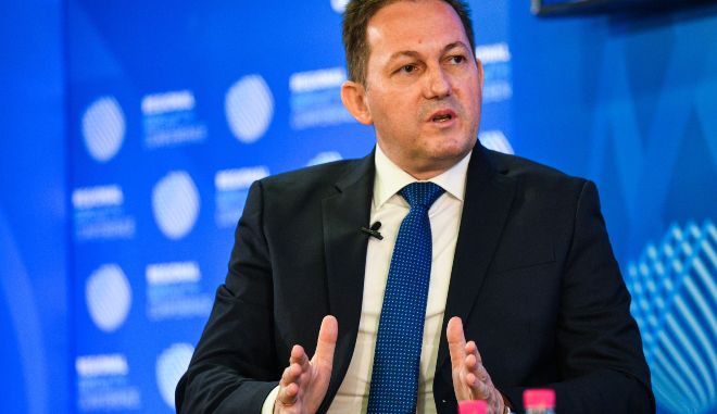 Τα μάζεψε ο Πέτσας για τη δήλωση 