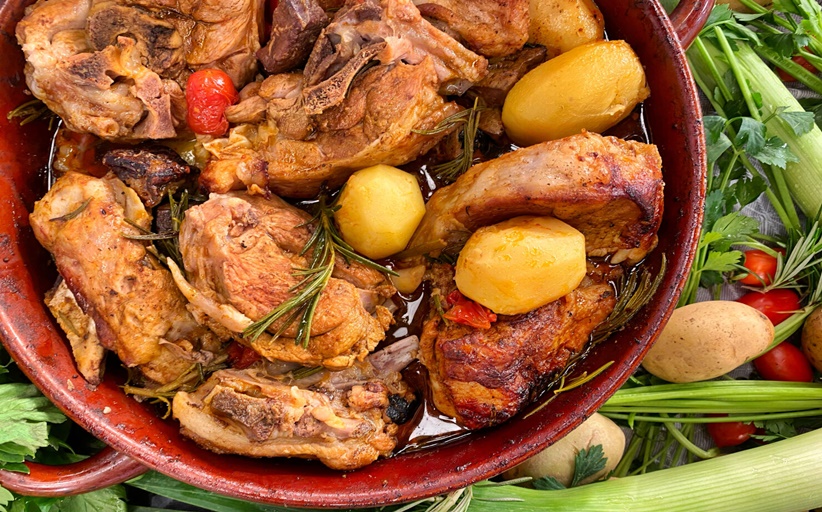 Πασχαλινό Κατσικάκι στη Γάστρα