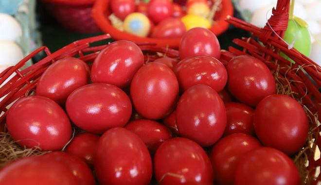 Γιατί βάφουμε κόκκινα αυγά τη Μεγάλη Πέμπτη