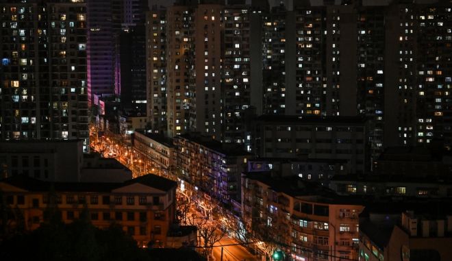 Lockdown στη Σαγκάη: Κάτοικοι ουρλιάζουν στα μπαλκόνια