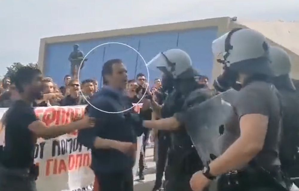 Η προβοκάτσια στο μεγαλείο της... Τα ΜΑΤ της ΝΔ.