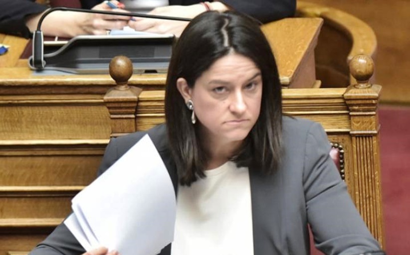 Κεραμέως: Κόβει το στεγαστικό επίδομα στα παιδιά που μένουν από απουσίες