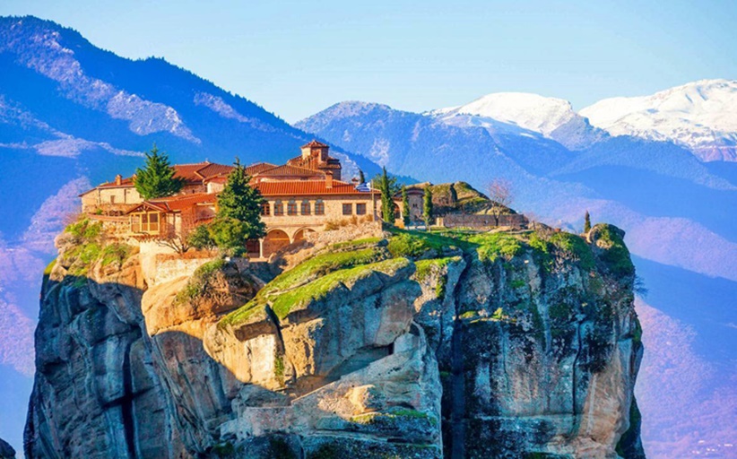 Τήν 13 ην Ιουνίου , πανηγυρίζει ἡ Ἱερά Μονή Ἁγίας Τριάδος Μετεώρων.