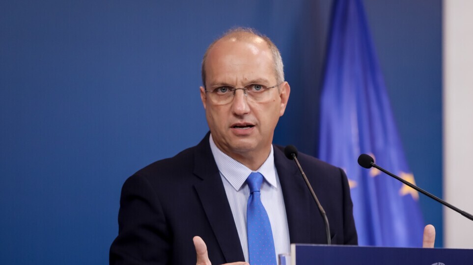 Γιάννης Οικονόμου: Συλλεκτικό βίντεο – Όταν έλεγε ότι η ΝΔ φορτώνει τα δάνειά της στην πλάτη των πολιτών!