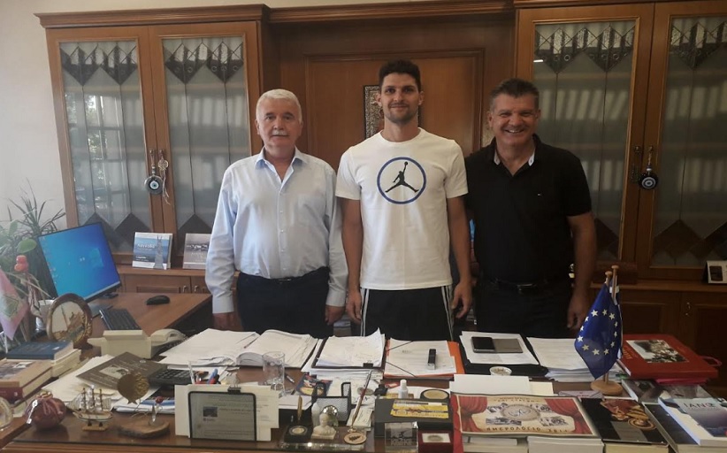 Τον Δήμαρχο του Δήμου Μετεώρων επισκέφθηκε ο ποδοσφαιριστής Χρήστος Αλμπάνης