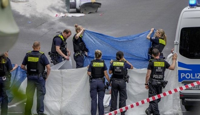 Βερολίνο: Δασκάλα η νεκρή από το όχημα που έπεσε σε πλήθος - Πέντε μαθητές μεταξύ των τραυματιών