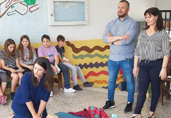 Επίδειξη Πρώτων βοηθειών στο χώρο του 2ου Δημοτικού Σχολείου Καλαμπάκας