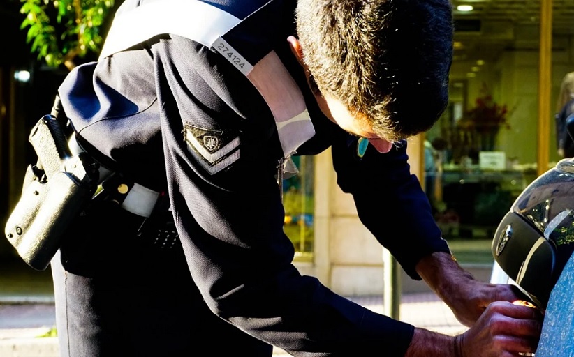 Τέλος η αφαίρεση πινακίδων από τα οχήματα – Τι αλλάζει στον ΚΟΚ