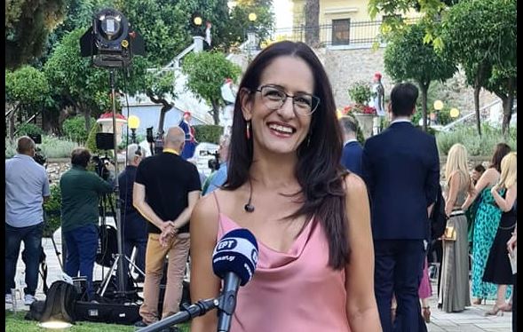 Χρύσα Ρουμελιώτη: Αξιοπρεπείς, χρήσιμοι και αξιόπιστοι ή δουλικοί και κόλακες;