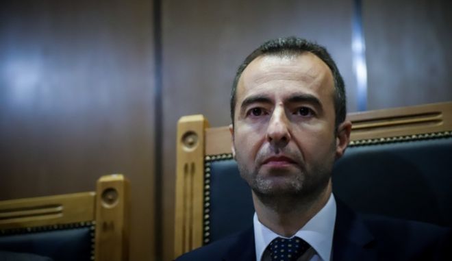 Θεσμική αμετροέπεια και κομματική τοποθέτηση