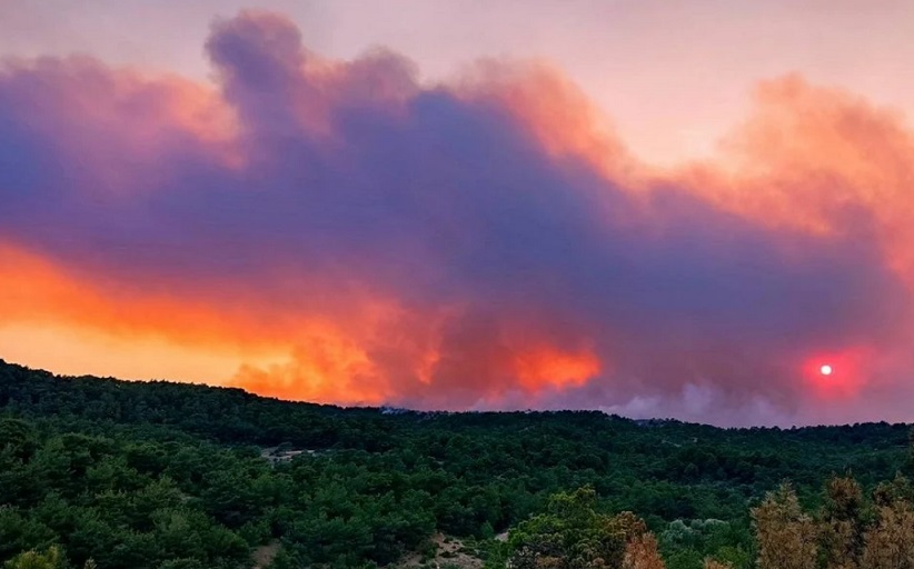 Ανεξέλεγκτη παραμένει - δυστυχώς- η φωτιά στον Έβρο