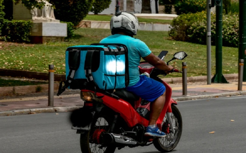 Έρχονται αλλαγές στον ΚΟΚ για τα δίκυκλα και τους διανομείς