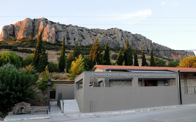 Είσοδος 5 ευρώ στο συνολο για το Σπήλαιο Θεόπετρας και το Κέντρο Τεκμηρίωσης και Εκπαίδευσης Σπηλαίου Θεόπετρας...