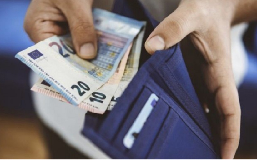 ΣΕΛΠΕ: Το μεγαλύτερο μέρος του εισοδήματος πάει στους λογαριασμούς