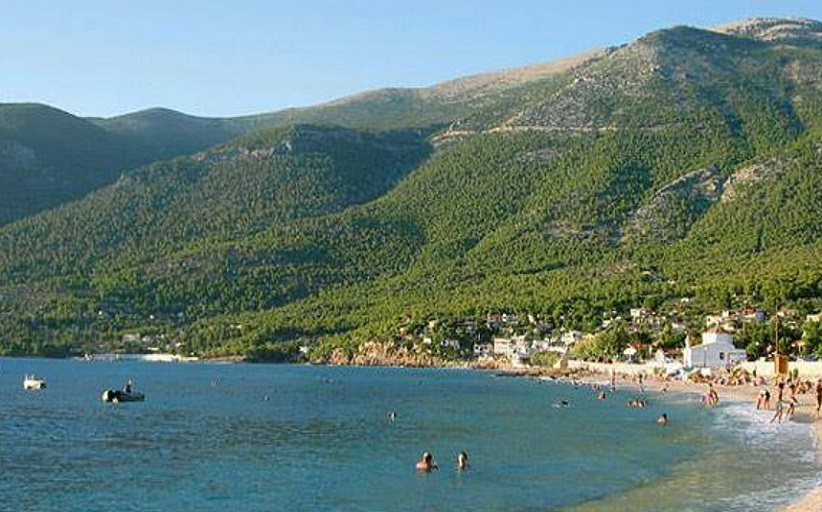 Ο καιρός αύριο: Υψηλές θερμοκρασίες με βροχές στα ορεινά
