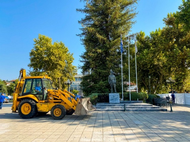 Νέα εποχή στα Τρίκαλα, ξεκίνησε η ανάπλαση της κεντρικής πλατείας
