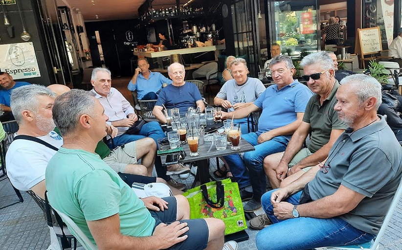 Πολιτική κουβέντα Σιμορέλη με ομάδα δασκάλων στα Τρίκαλα για εκπαιδευτικά ζητήματα