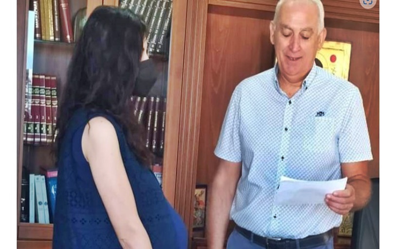 Τρίκαλα: Νηπιαγωγός γέννησε δύο ώρες μετά την ορκωμοσία της