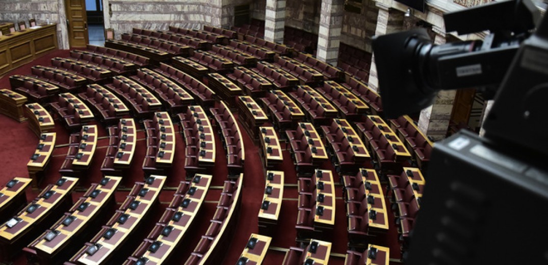 Στη Βουλή τα μέτρα για τη στήριξη νοικοκυριών και επιχειρήσεων