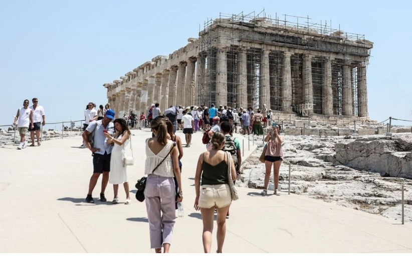 Παρά τα κυβερνητικά πανηγύρια, οι εισπράξεις από τον τουρισμό κάτω από το 2019