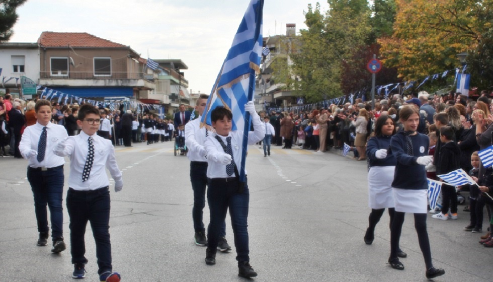 Εικόνες από την λαμπρή παρέλαση των μαθητών για την 28η Οκτωβρίου 1940 στην Καλαμπάκα