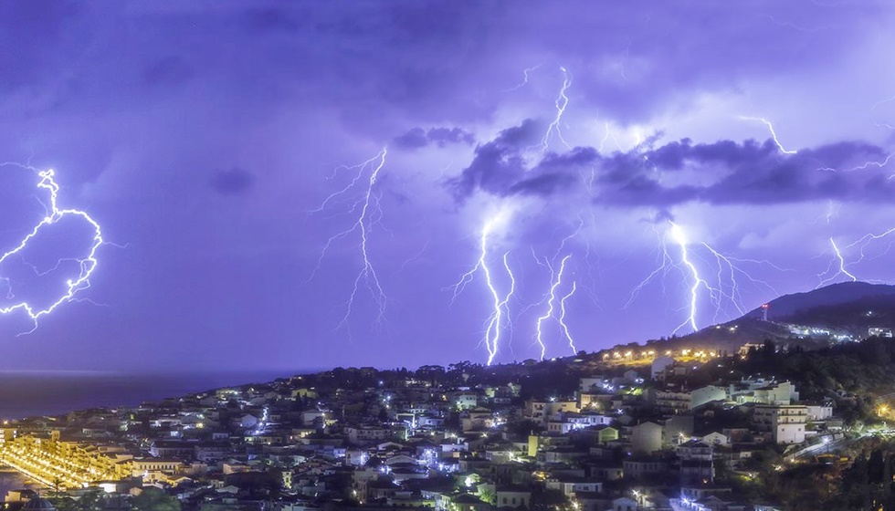 Περιφέρεια Θεσσαλίας:  Αναλυτικές οδηγίες αυτοπροστασίας από πλημμυρικά φαινόμενα, καταιγίδες, κεραυνούς