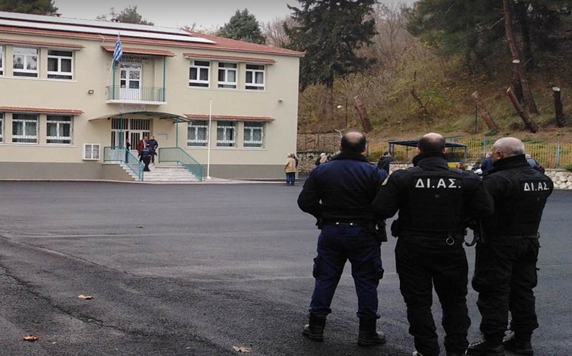 Tραγωδία στις Σέρρες: Η έκρηξη πέταξε 40 μέτρα την πόρτα που σκότωσε τον 12χρονο video