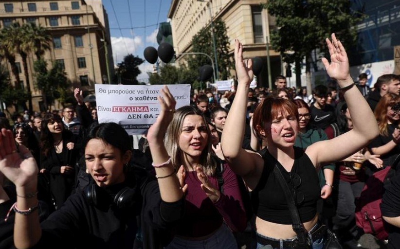 Τα δάκρυα έγιναν οργή - Ξεσηκωμός σε όλη τη χώρα για την απώλεια των παιδιών μας