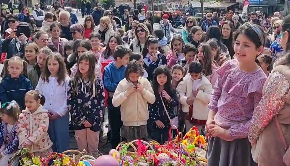 Οι Λαζαρίνες της Καλαμπάκας, τραγούδησαν τον Λάζαρο