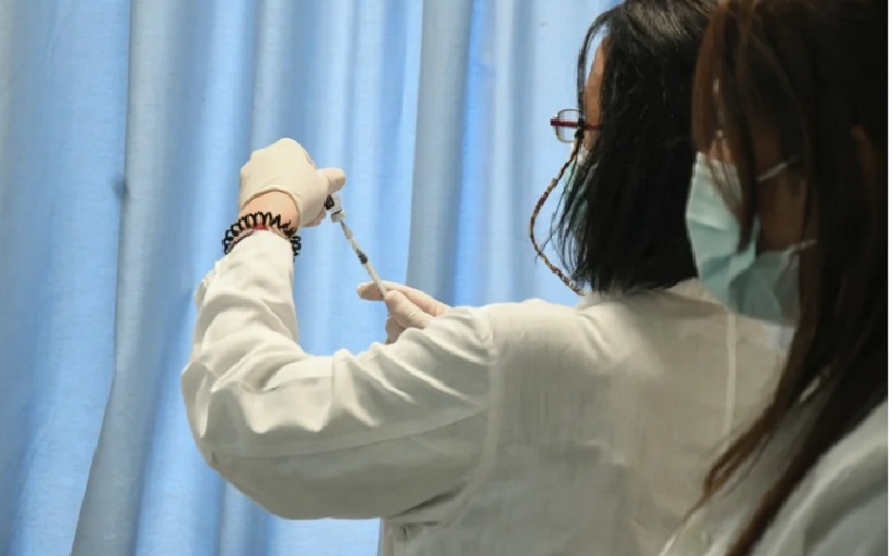 Εμβόλια: Ο ΕΟΦ για παρενέργειες σε ομάδες ατόμων -  Οι νέες συστάσεις ΠΟΥ