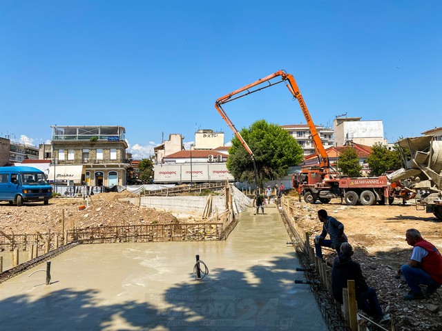 ΤΡΙΚΑΛΑ: Συνεχίζονται οι εργασίες στην κεντρική πλατεία