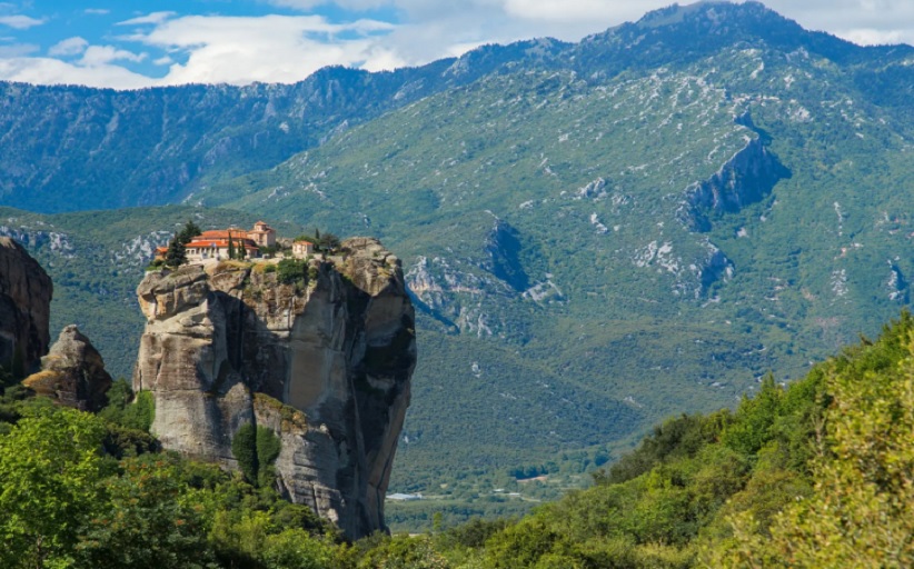 Τη Δευτέρα 9 Ιουνίου , πανηγυρίζει ἡ Ἱερά Μονή Ἁγίας Τριάδος Μετεώρων