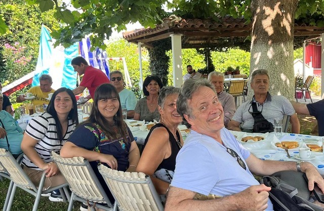 Το απρόσμενο δώρο στην Καλαμπάκα και η υπογεγραμμένη φανέλα του Κώστα Φορτούνη...