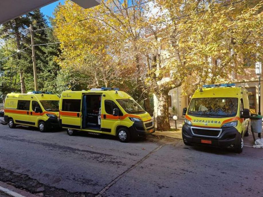 Κράτος υπό κατάρρευση: Κόσμος πεθαίνει περιμένοντας το ΕΚΑΒ – Τρία περιστατικά σε λίγες ώρε