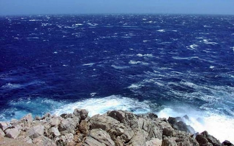 Μετά τον καύσωνα, τα μελτέμια: Ισχυροί βοριάδες έως 7 μποφόρ