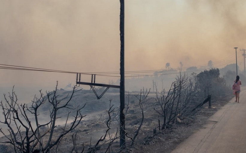 Φωτιά στη Ρόδο: Εικόνες που κόβουν την ανάσα - Ανείπωτη η καταστροφή στο νησί
