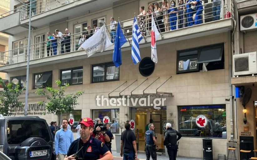 Θεσσαλονίκη: Σκηνές πανικού σε κλινική από φωτιά - Απομακρύνθηκαν ασθενείς και προσωπικό