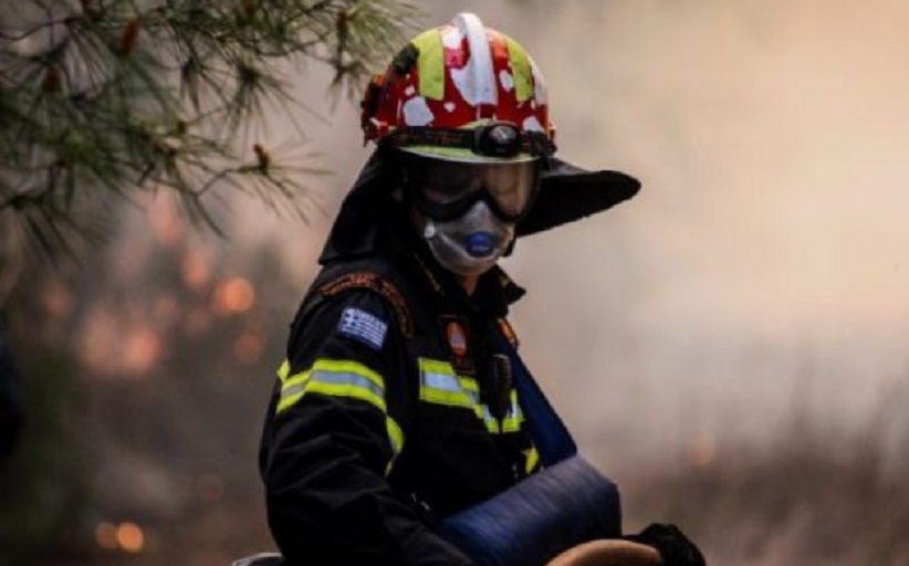 Φωτιά στα Τρίκαλα: Τραυματίστηκε πυροσβέστης – Έγινε επιχείρηση μεταφοράς του με ελικόπτερο