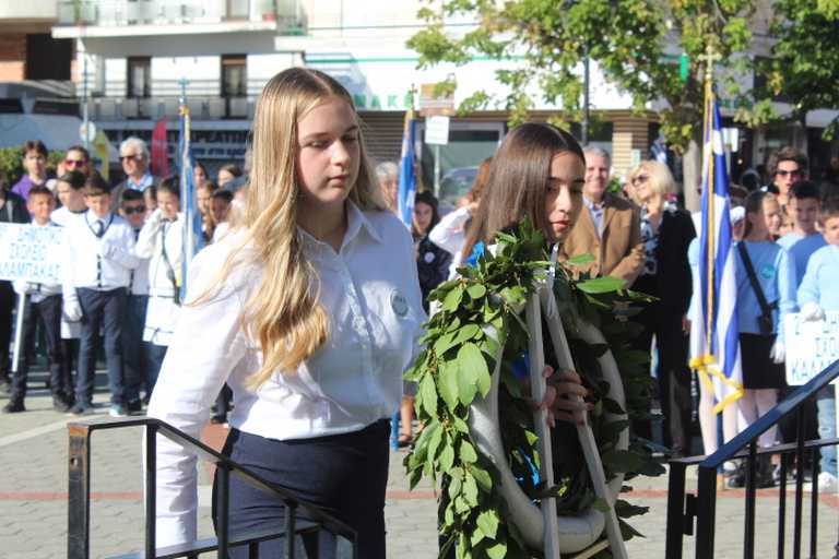 Οι μαθητές και οι μαθήτριες της Καλαμπάκας τίμησαν τη μνήμη των ηρώων του 1940