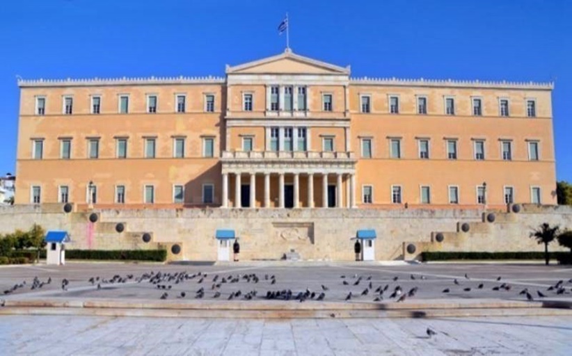 Στο κόκκινο η ένταση στη Βουλή για τα Τέμπη