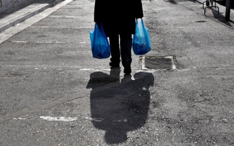 Τέσσερις στους πέντες Έλληνες νιώθουν φτωχοί – Μεγάλη διαφορά από τον ευρωπαϊκό μέσο όρο