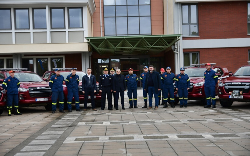 Μικρό σκυλάκι κυκλοφορεί στην περιοχή της εκκλησίας του Αγίου Βησσαρίωνα...