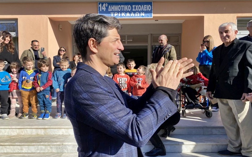 Χαρά, αισιοδοξία και περιβαλλοντική δράση με τον Σάκη Ρουβά στο 14ο Δημοτικό Σχολείο Τρικάλων