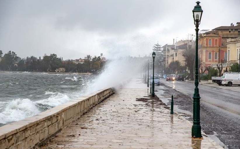 Κέρκυρα: ΙΧ έπεσε σε ποτάμι – Απεγκλωβίστηκαν δύο άτομα