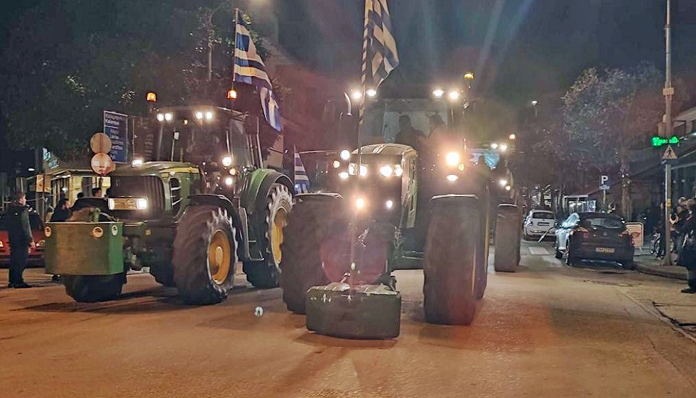 Στο κέντρο των Τρικάλων οι αγρότες διεκδικώντας τα δίκαια αιτήματά τους