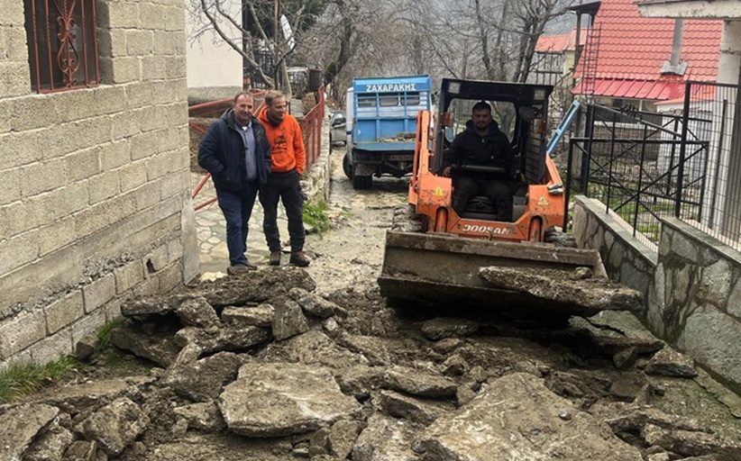 Δυναμική η διαμαρτυρία των αγροτών και στην Καλαμπάκα - Τα τρακτέρ παρατάχθηκαν στο Δημαρχείο