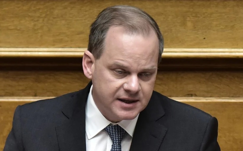 Κατάντια Καραμανλή: Τον πολεμούν τα… συμφέροντα και αυτόν - Ούτε μια συγγνώμη για τους 57 νεκρούς