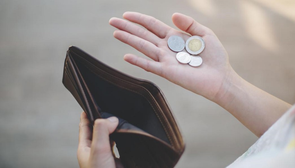 Ευρωβαρόμετρο: 7 στους 10 Έλληνες δηλώνουν ότι το βιοτικό τους επίπεδο επιδεινώθηκε...