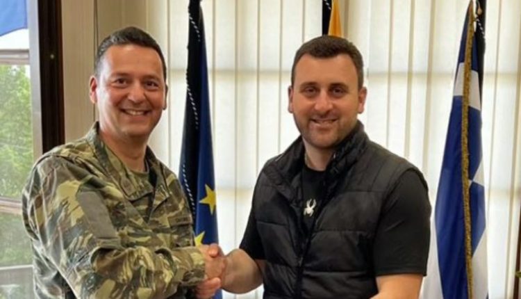 Στον Δήμαρχο Μετεώρων Λευτέρη Αβραμόπουλο, ο Διοικητής της 1ης ΔΑΚΑ (Ανχης) Δημήτριος Σαλεμής