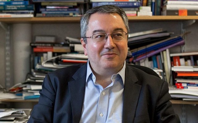 Ο Δήμος Τρικκαίων αποδίδει το Χρυσό Μετάλλιο της πόλης στον Ηλία Μόσιαλο